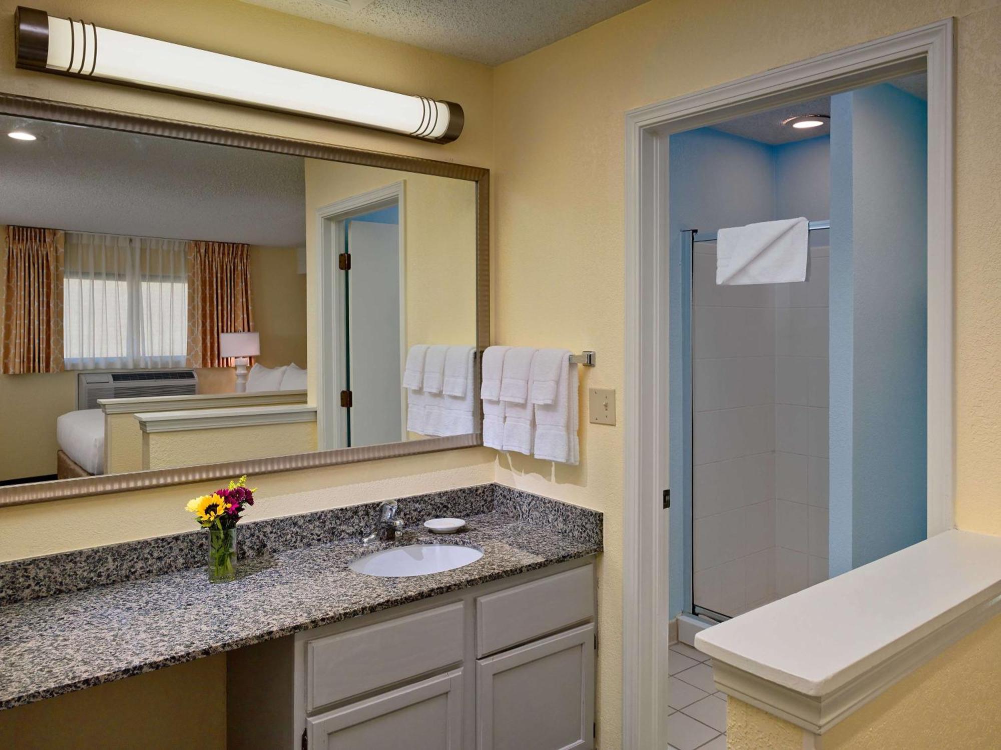 Sonesta Simply Suites Cleveland Airport Middleburg Heights Exterior photo