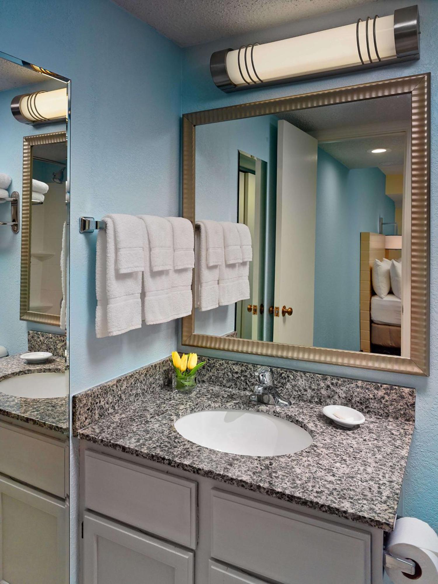 Sonesta Simply Suites Cleveland Airport Middleburg Heights Exterior photo