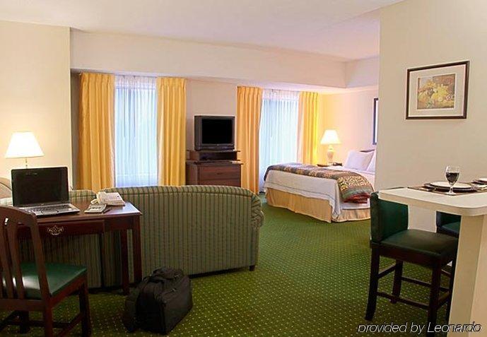 Sonesta Simply Suites Cleveland Airport Middleburg Heights Exterior photo