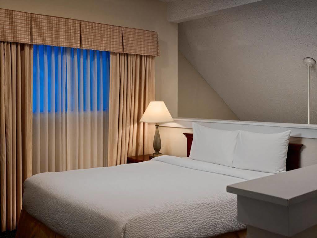 Sonesta Simply Suites Cleveland Airport Middleburg Heights Exterior photo