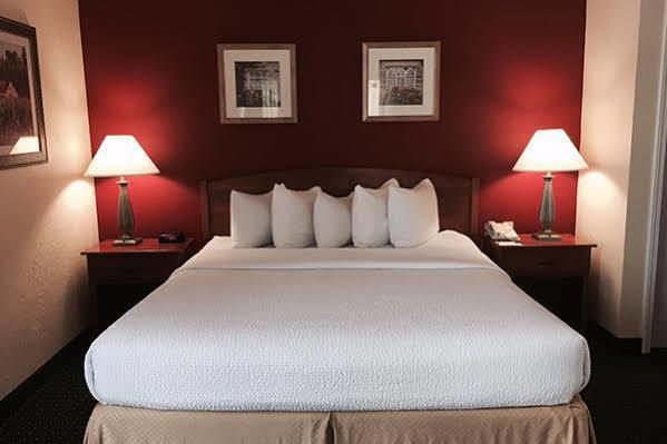 Sonesta Simply Suites Cleveland Airport Middleburg Heights Exterior photo