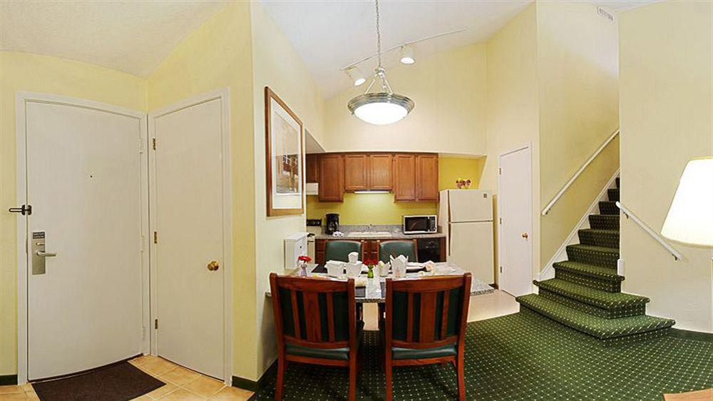 Sonesta Simply Suites Cleveland Airport Middleburg Heights Exterior photo